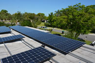 Foto de paneles solares en un techo